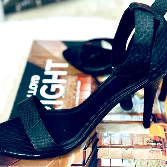 CELINE snakeskin sandals | wrap-around strap with hidden closure | siz… - Picture 5 of 7